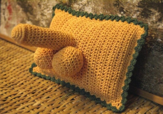 Грудь крючком скручивается!