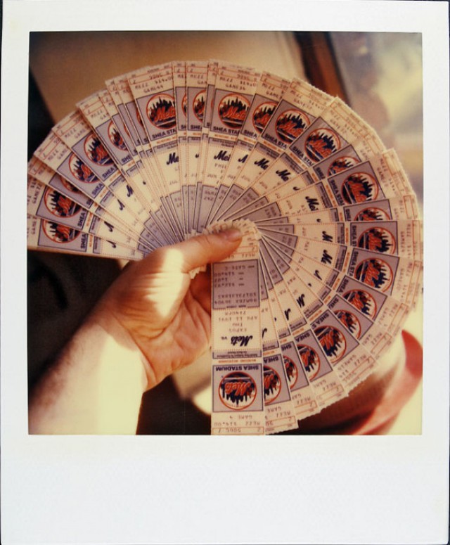 История мужчины, который снимал каждый день на Polaroid 18 лет, пока рак не украл его жизнь