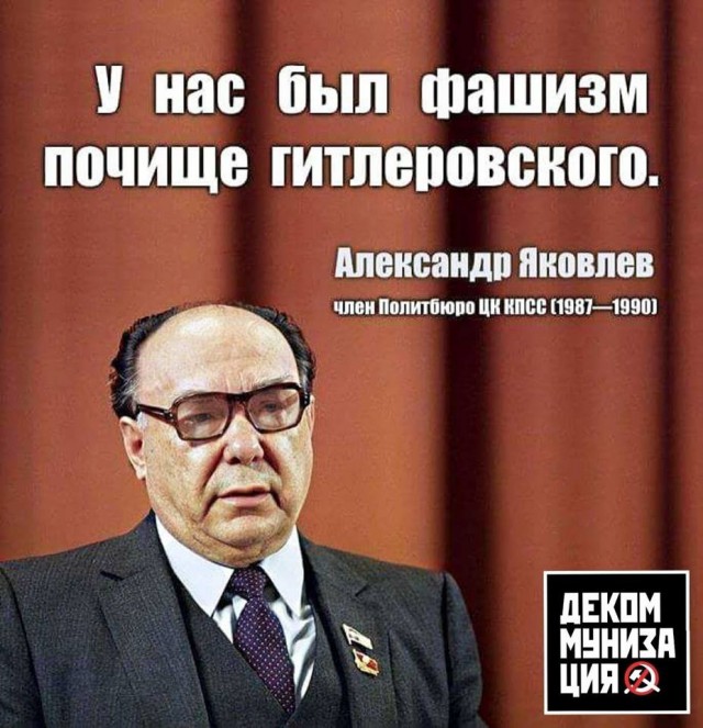 13 500 алых цветов возложено к могиле Сталина в Москве