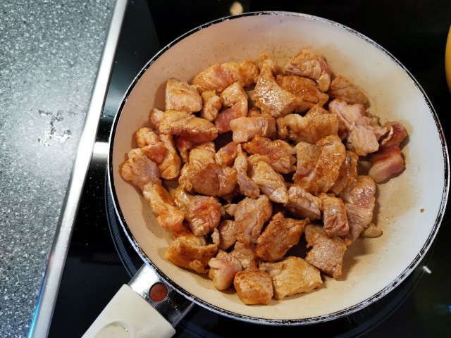 Горшки с мясом на удалёнке.