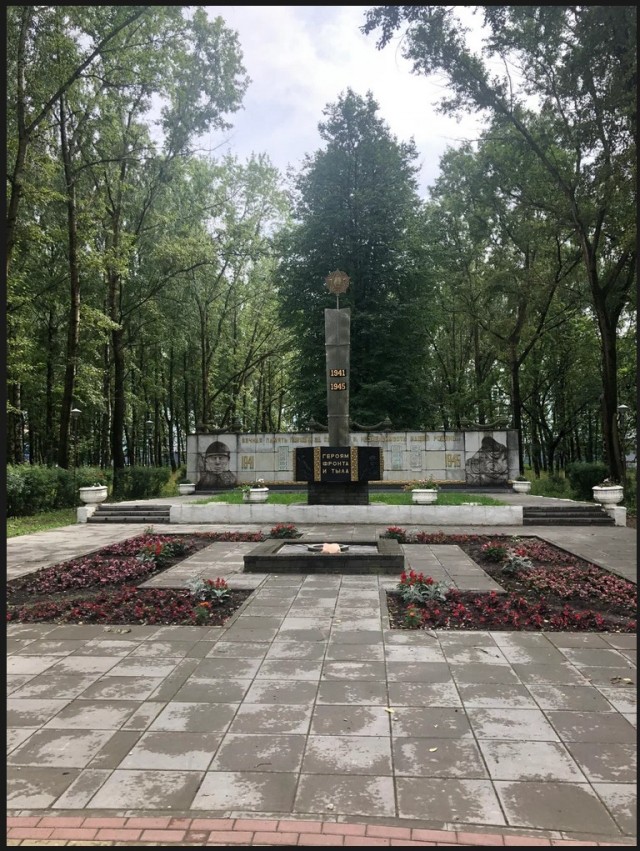 В Нижегородской области пьяный мужчина ударил детей палкой за то, что они играли на памятнике участникам ВОВ