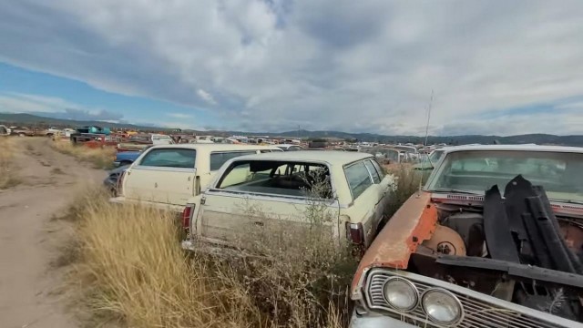 Таинственное кладбище автомобилей в горах Монтаны