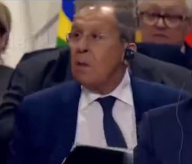 Просто читайте по губам