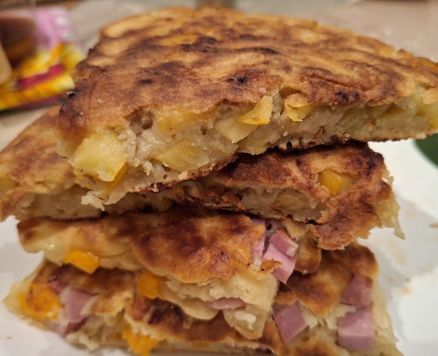 Оладьи с колбасой и сыром, а также с яблоком