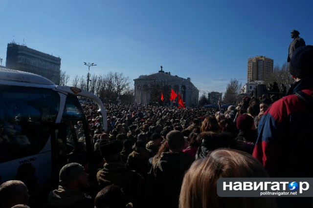 В Донецке руководство ДНР наградило ополченцев