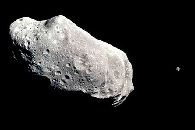 Почему поздно заметили астероид