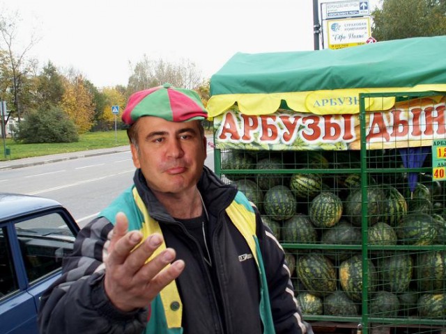 Саакашвили перенесет свой кабинетом в палатку у трассы