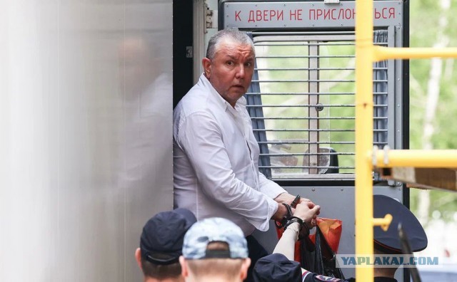 Суд признал законным освобождение отставного сотрудника ФСБ Фролова. Обвинялся во взятках размером в 87 миллион рублей.