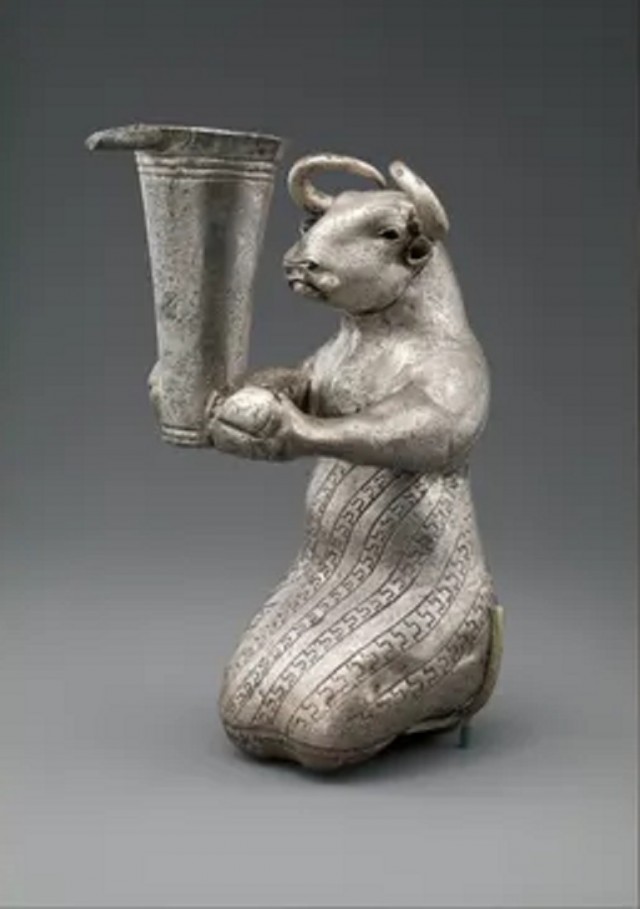 Бык на коленях из Ирана. 5000 лет