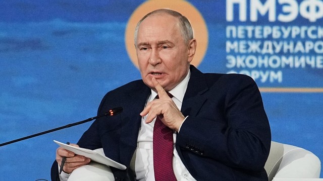 Бензовозы не смогли приехать в Севастополь: QR-коды на топливо выдавать не будут