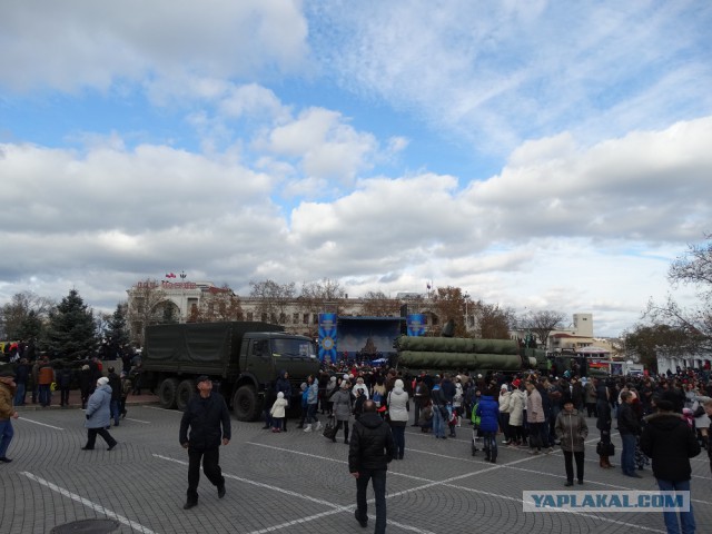 "Русские витязи" устроили в Севастополе авиашоу