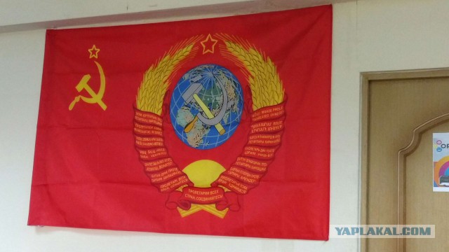 Единственный город в мире, где флаг СССР реет днем и ночью