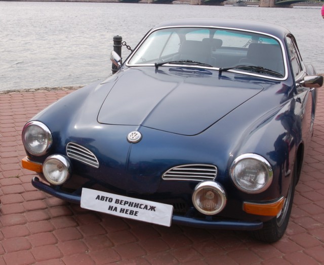 Авто Вернисаж на Неве.