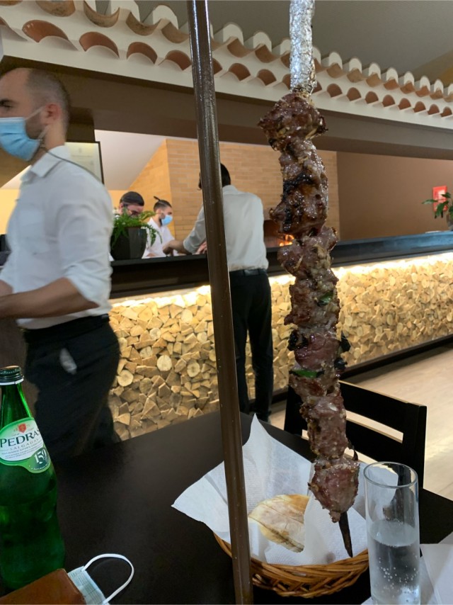 Шашлык по-мадейрски: Эшпетада на лавровых палочках