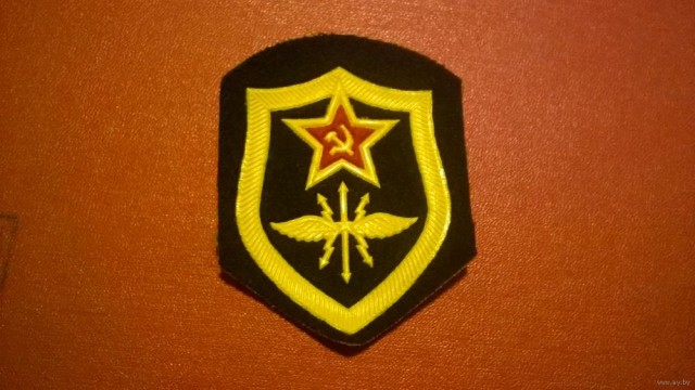 Покажи свой шеврон.