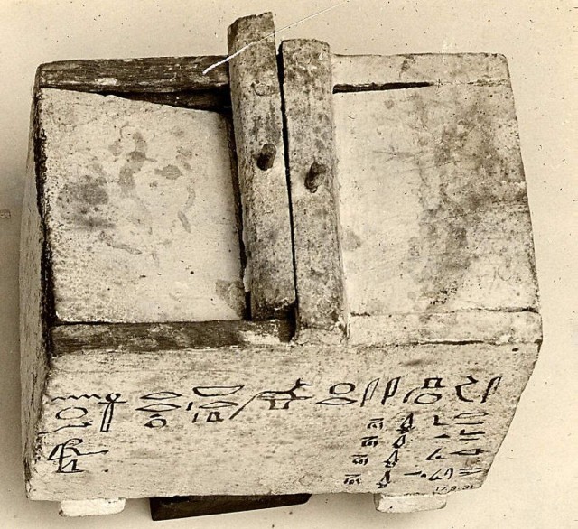 Есть находки в древних гробницах куда более ценные, чем груды серебра и золота...