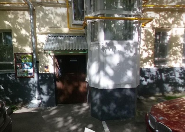 На Студенческой москвич выкупил подъезд дома и закрыл его для жильцов