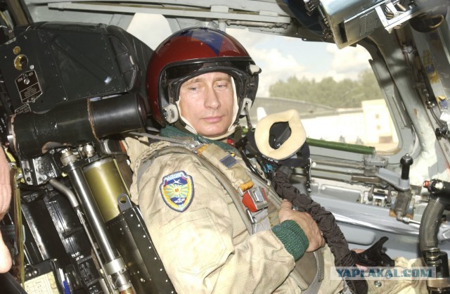 Путин прибыл на взлетную полосу Казанского авиазавода, чтобы полететь на ракетоносце Ту-160М
