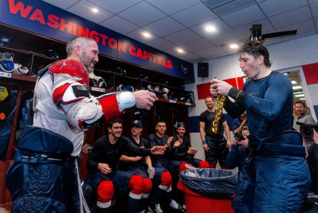 Гретцки после матча пришел в раздевалку «Вашингтона» и лично поздравил Овечкина