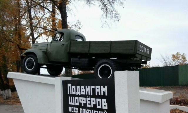 Вместо героев Великой Отечественной войны на плакатах к Дню Победы руководство архангельского Северодвинска и администрации разместили сами себя