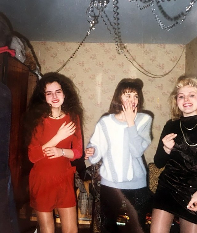 Девчата из 90-х и 00-х