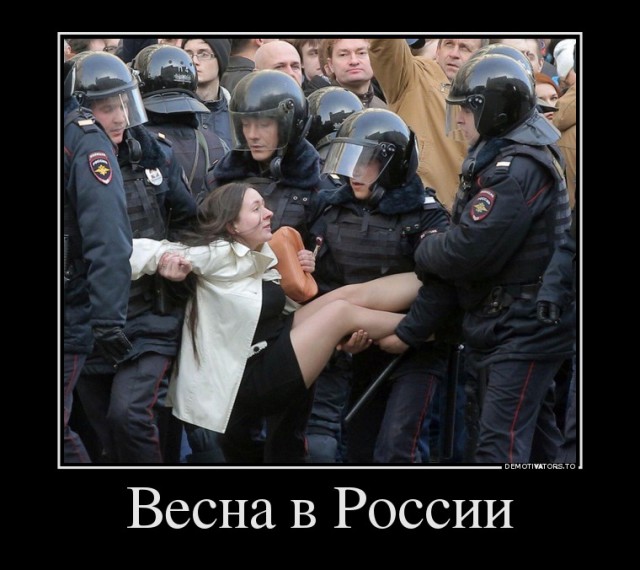 Самая федеральная трасса. На участке дороги между Петербургом и Карелией застряли в грязи 30 машин