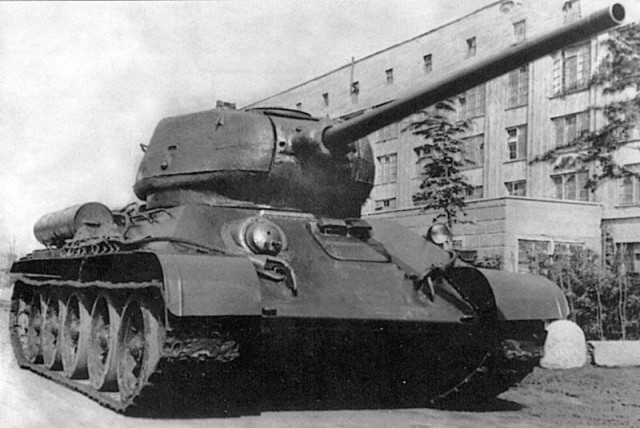 Пушки Т-34-76 и Т-34-85 против брони «Тигра» Т-VI