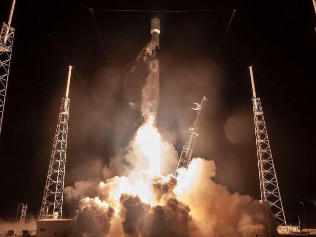 SpaceX запустила ракету Falcon 9 с первыми 60 коммуникационными спутниками системы Starlink