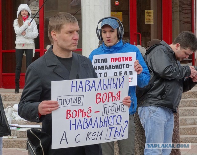Навального привезут в суд на заседание по делу о клевете