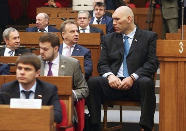 Украинский боксер Усик, обещавший захватить Крым, собрался стать президентом