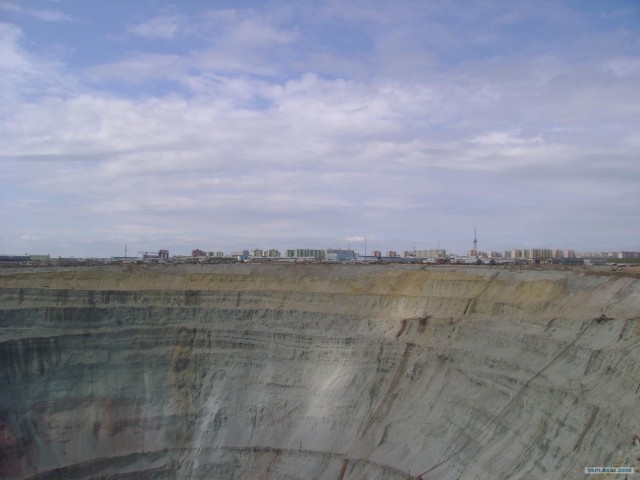 Грандиозные воронки в Якутии