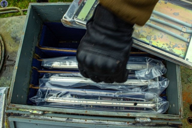 Заброшенные в лесу БТР-ы связистов с дорогими платами внутри