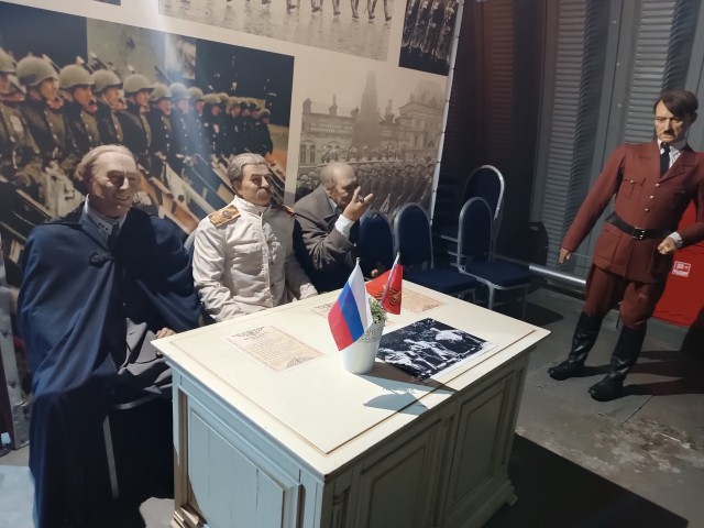 17 восковых знаменитостей — просто поржать