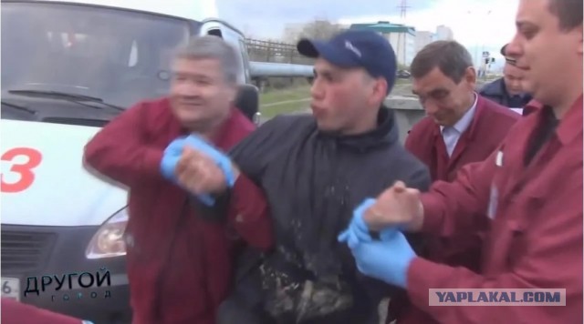 Голожопый водитель Audi сбежал с места ДТП после тарана двух машин на ТТК в Москве