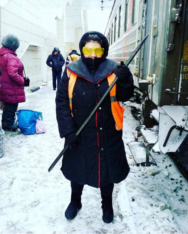 Увидел и...