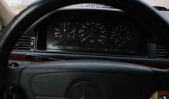 Выживший. Почти "новый" Mercedes-Benz W124 за 7000 долларов