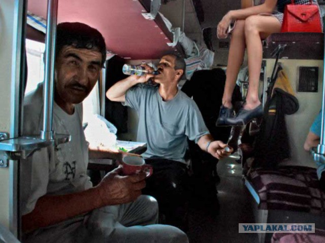 Фотожабы на загрустившую певицу Тейлор Свифт
