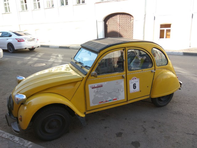 Новости советского автопрома: двое чехов проехали «кругосветку» на старой «копейке»