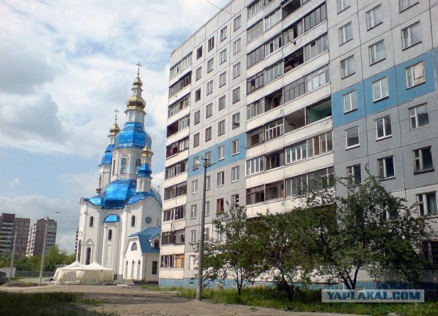 В Магнитогорске в результате взрыва газа обрушился подъезд дома
