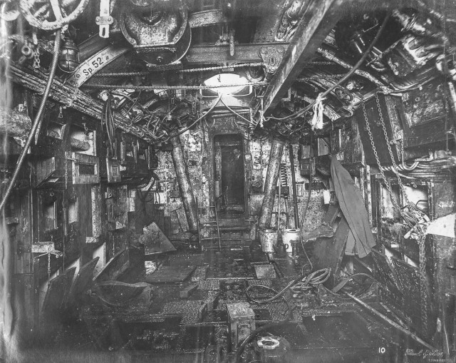 Внутри старой немецкой подводной лодки