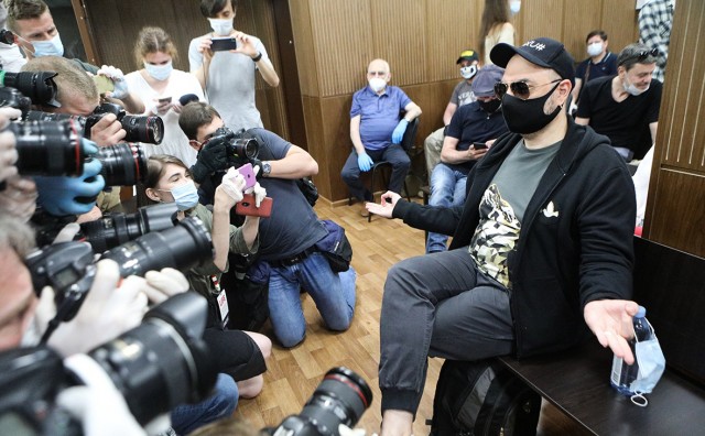 ⚡️Опа! Итог таков: Серебренников приговорен к 3 годам условно и штрафу 800 тыс. руб