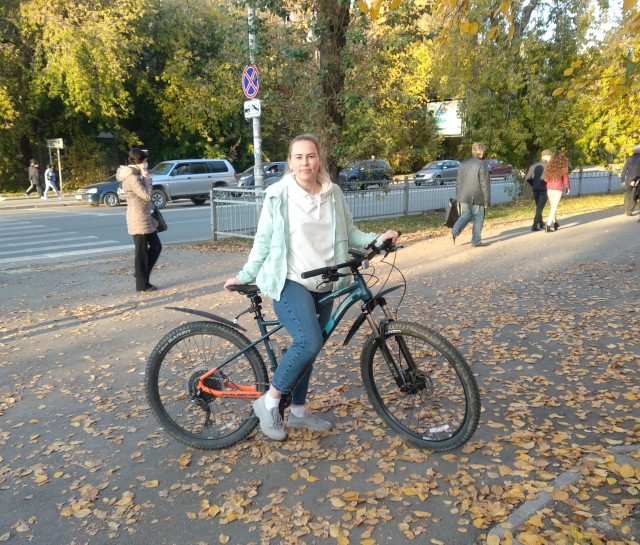 Девушки на велосипедах. Фотокарточки