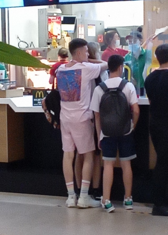 Женщина с дочкой