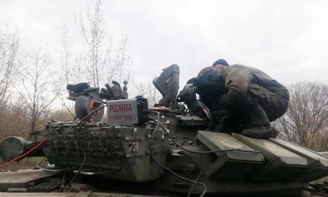 Расконсервировали танки Т-62 и Т-80БВ