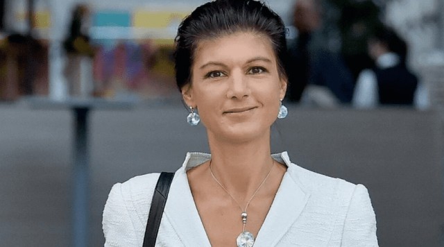 Потерявшая отца, преподававшая русский язык, напугавшая Шольца: кто такая Сара Вагенкнехт