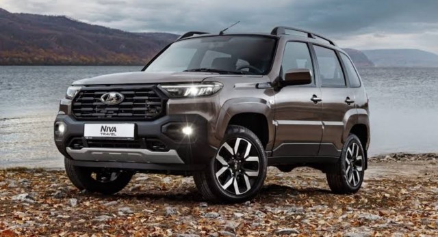 Lada Niva Travel 2025 с новым мотором потребляет 8,5 л на 100 км на трассе и 13,4 л в городе, а разгон до 100 км/ч занимает 16,2 с