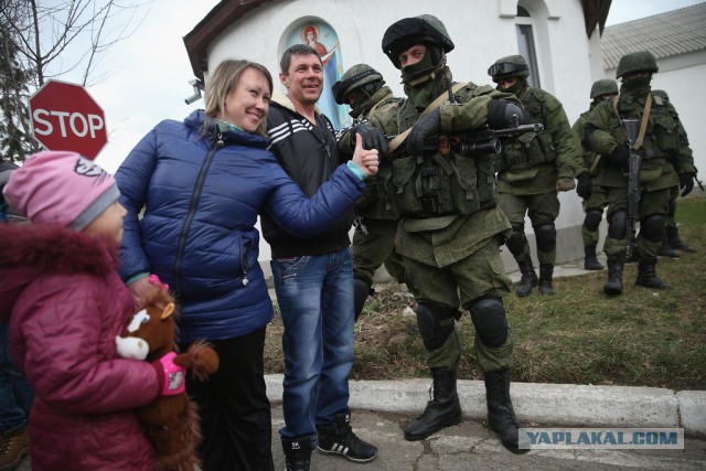 В Крыму открыли памятник "вежливым людям"