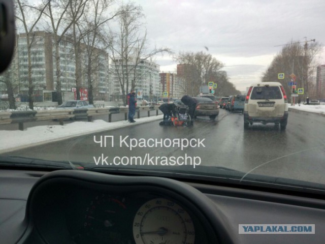 Не подавайте на улице! Уж сколько раз говорено об этом...