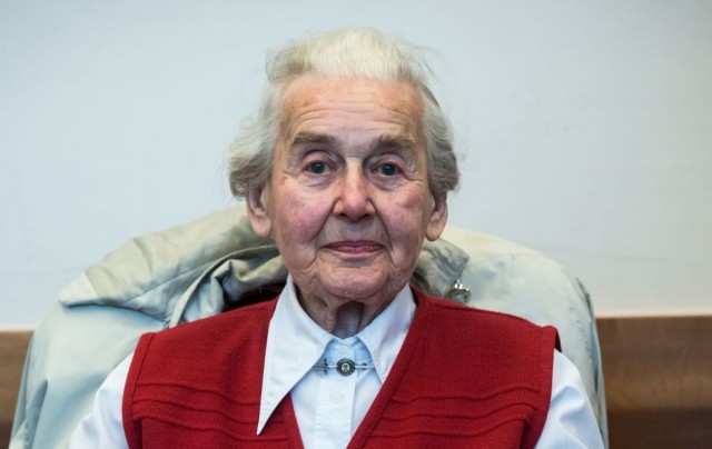 В Германии приговорили к новому сроку 92-летнюю "бабушку-нацистку"