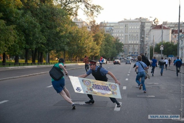 Школьники и полицай